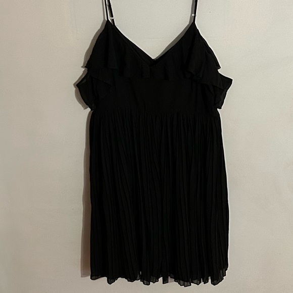 Boohoo Off the Shoulder Dress - Picture 3 of 6